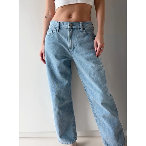 Urban Outfitters Denim - ‼️SOLD‼️BDG low rise straight leg bow fit light wash relaxed fit blue jeans